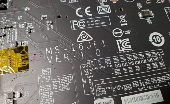 Материнська плата MSI GV62