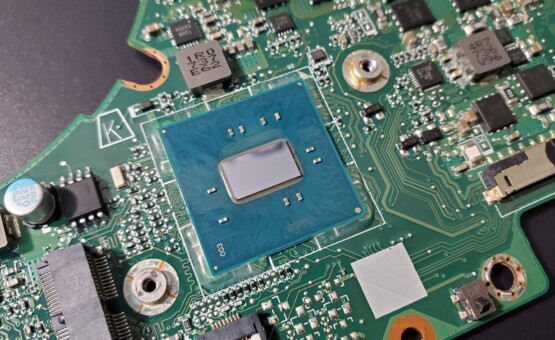 Материнська плата Asus ROG