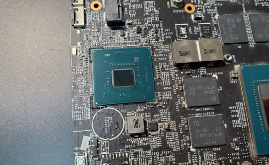 Материнська плата MSI GE75 10SE