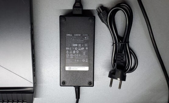 купить ноутбук б/у Dell Alienware 15 R3
