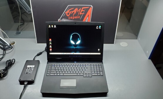 купить ноутбук б/у Dell Alienware 17 R4