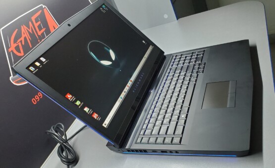 купить ноутбук б/у Dell Alienware 17 R4