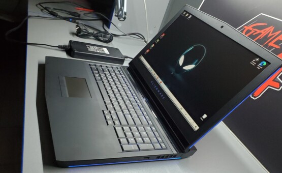 купить ноутбук б/у Dell Alienware 17 R4