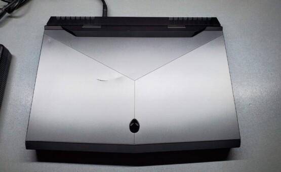 купить ноутбук б/у Dell Alienware 17 R4