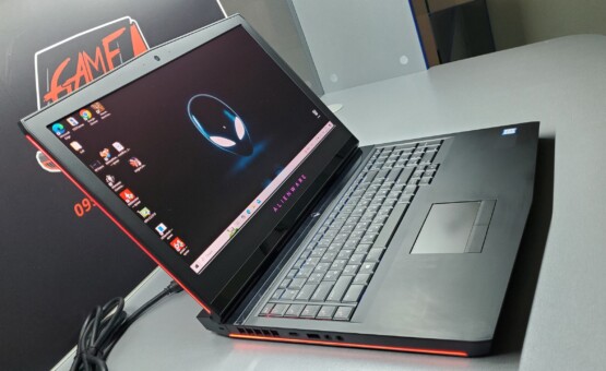 купить ноутбук б/у Dell Alienware 17 R4