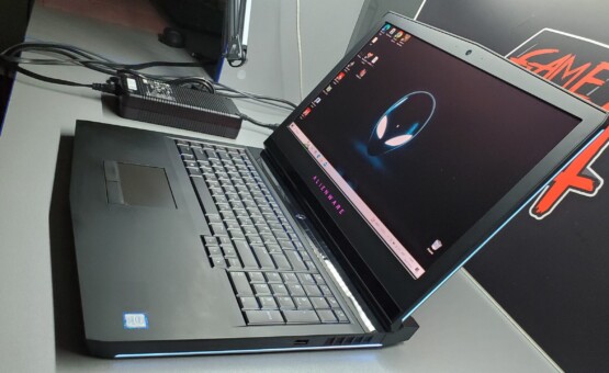 купить ноутбук б/у Dell Alienware 17 R4